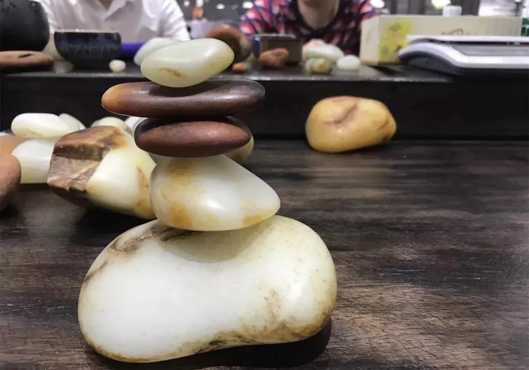 惊了！一个籽料盘了三年之后，发生了神奇的变化！